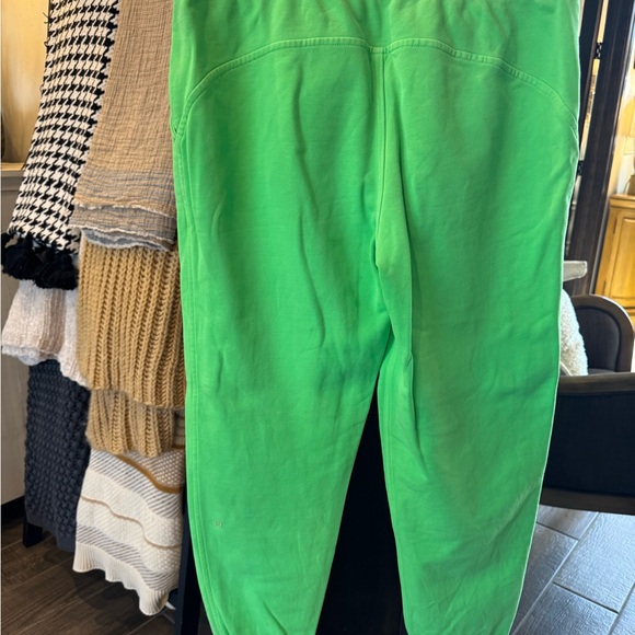 Lululemon Scuba High Rise Cropped Jogger Neon Scream Green Size 12 - Picture 2 of 4
